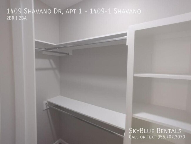 Building Photo - 1409 Shavano Dr