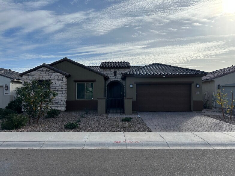 Building Photo - 8731 W Wagon Wheel Dr