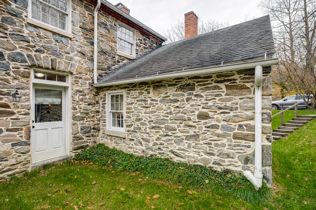 Building Photo - 835 Oella Ave