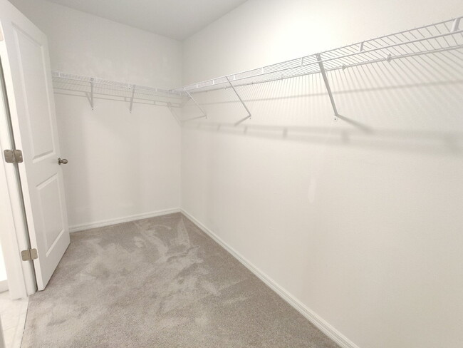 Building Photo - 7127 Samuel Ivy Dr