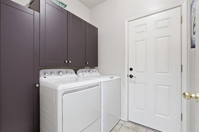 Building Photo - 2632 Century Park Blvd