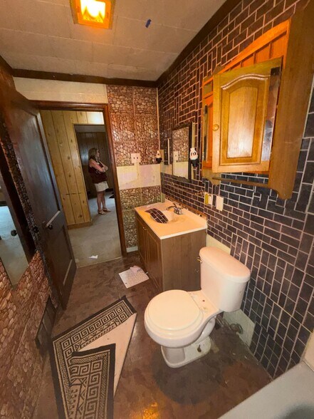 Building Photo - 211 Judith Ln