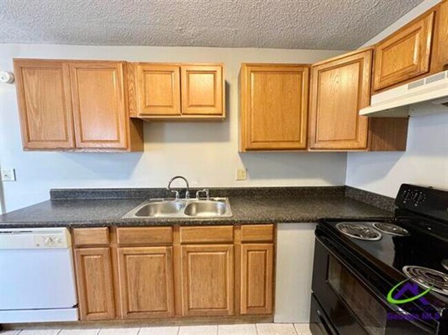 Building Photo - 102 Varee Dr