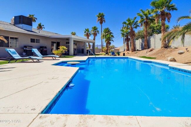 Building Photo - Long Term Rental heated pool & hot tub