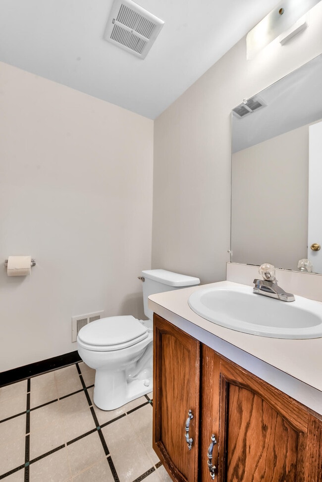 Building Photo - 197 Kings Way