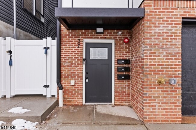 Building Photo - 37 S 7th St