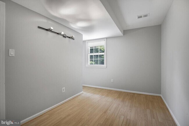 Building Photo - 11733 Ambleside Dr