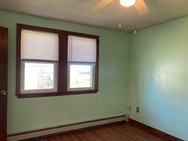 Building Photo - 30 Grant St