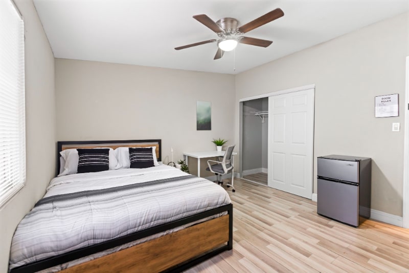 Building Photo - 2417 E Wilson Ave