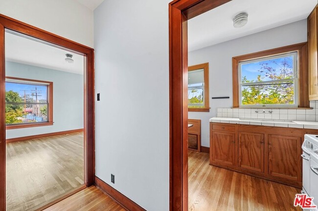 Building Photo - 5121 1/2 Eagle Rock Boulevard Unit B