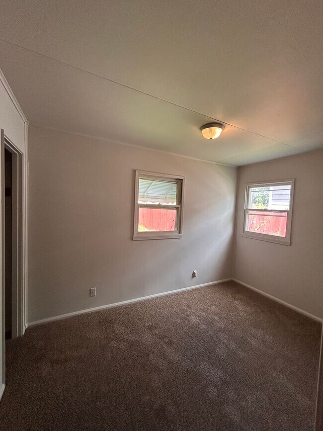 Building Photo - 3024 Holton Ave