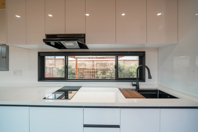 Building Photo - 3330 Nile St