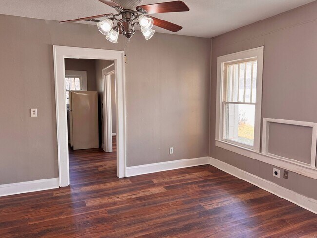 Building Photo - 1710 Monroe St