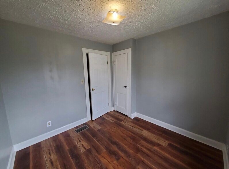 Building Photo - 2501 English Ave