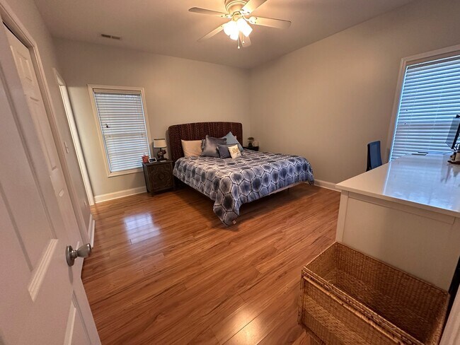 Building Photo - 1846 Camelot Dr SW