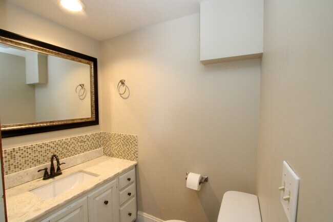 Building Photo - 17 W Crystal Lake Ave