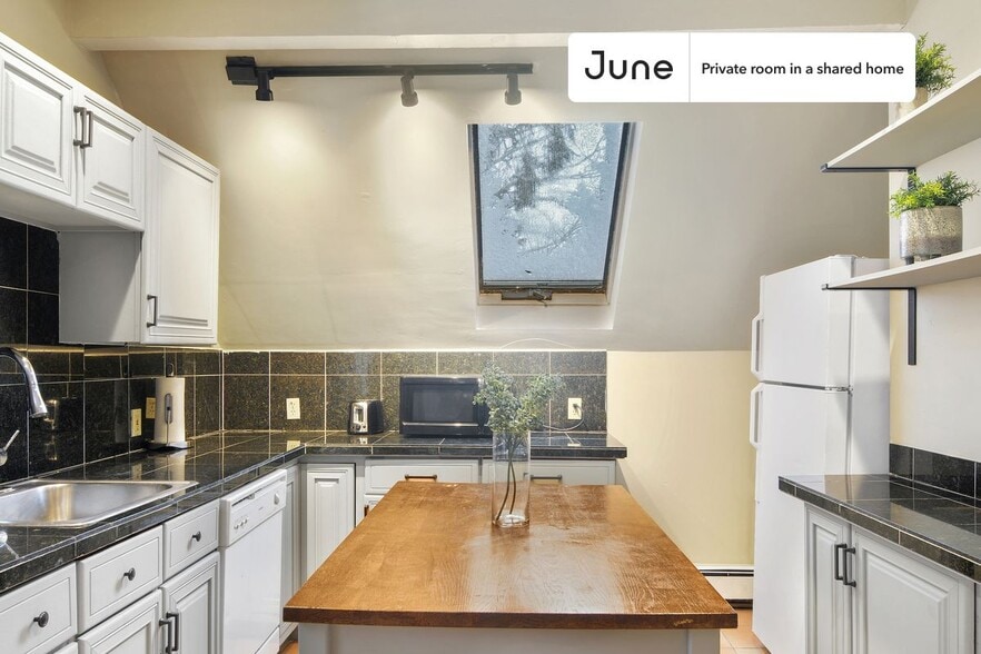 Building Photo - Room in Shared 6 bed/2 bath home in Brighton