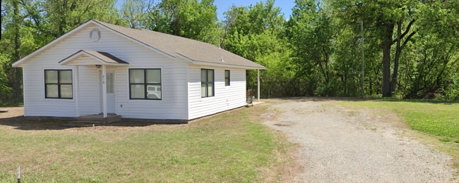 Primary Photo - 218 E Main St