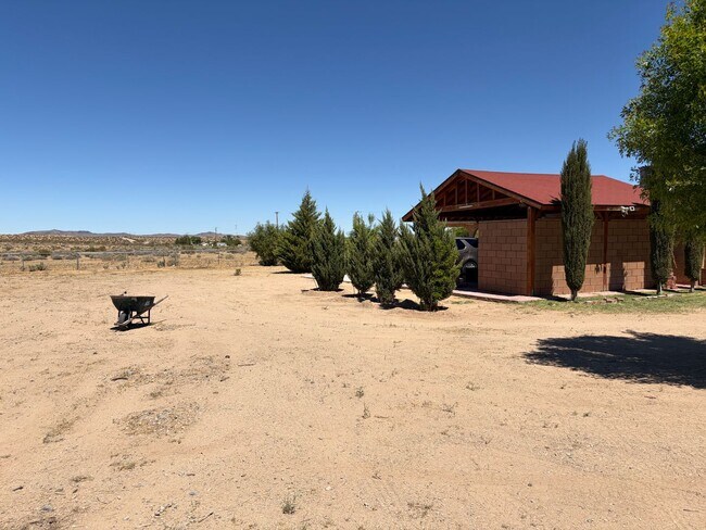 Building Photo - 3Bedroom/1.5 Bath Homeon 2.5 Acres...Rural Living At It's Best and For Only $2100 a Month