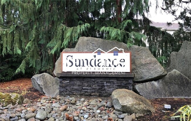 Building Photo - Condo with Swimming Pool and Private Enclosed 1-Car Garage in Klahanie Neighborhood