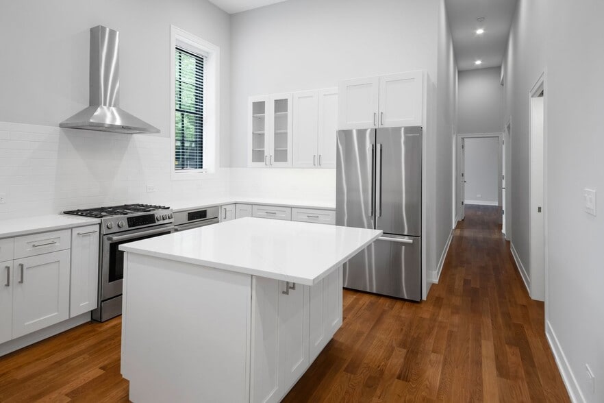 Building Photo - 1339 N Noble St