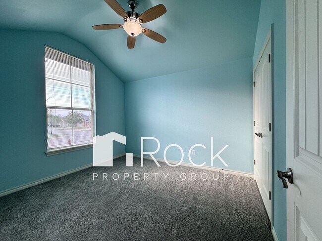 Building Photo - 3 Bedroom Home in North Norman with New Carpet **Move in by January 1st and enjoy HALF OFF your f...