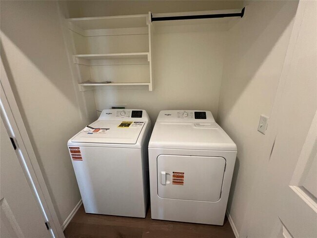 Building Photo - 302 Aaran Way