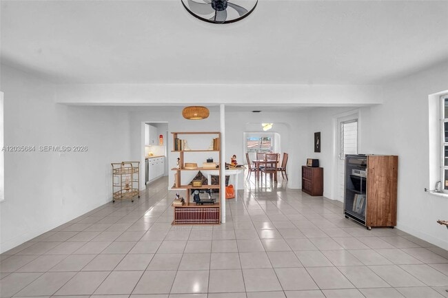 Building Photo - 2420 SW 21st Ave