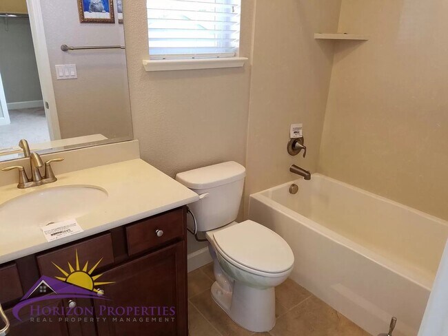 Building Photo - Spacious 5 Bed 4 Bath 3 Car Garage 2,980 Sq. Ft. Fiddyment Ranch Home in Roseville