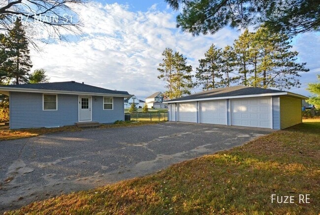 Building Photo - 697 Main St