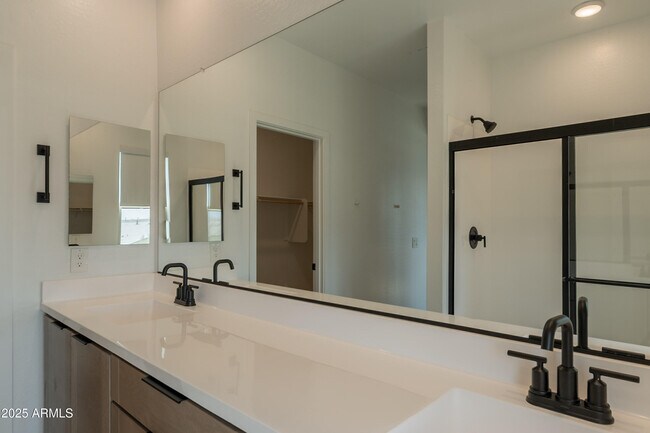 Building Photo - 4831 S Molly