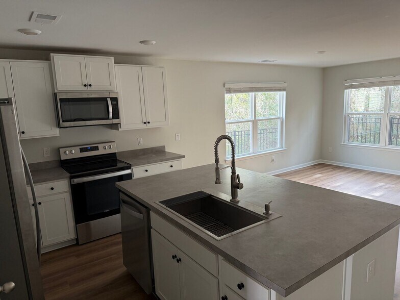 Building Photo - 4706 Palm View Cir