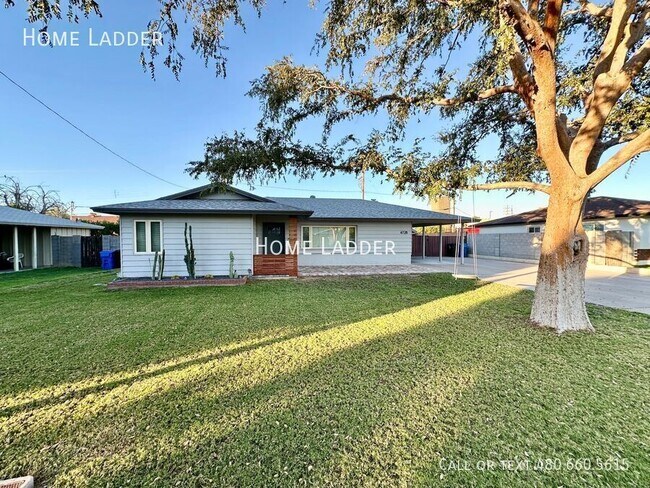 Primary Photo - 4728 E Edgemont Ave