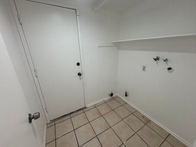 Building Photo - Beautiful 4 Bedroom Lancaster Home with Desirable Amenities!