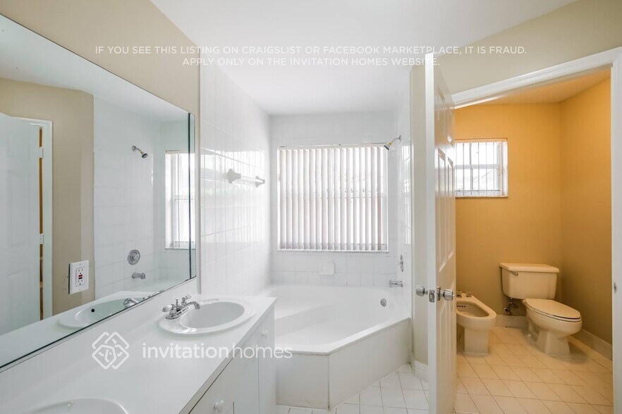 Building Photo - 8210 SW 163rd Pl