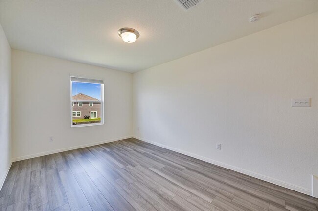 Building Photo - 268 Wren Ln