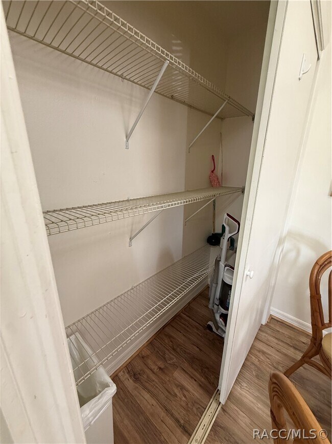 Building Photo - 955 SE Mayo Dr