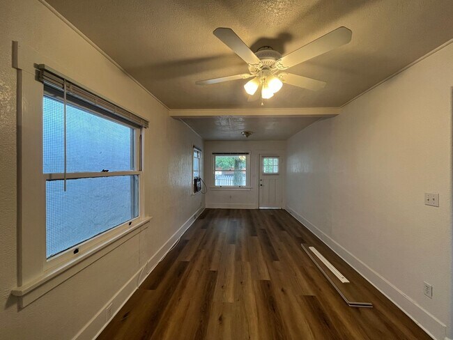 Building Photo - 1434