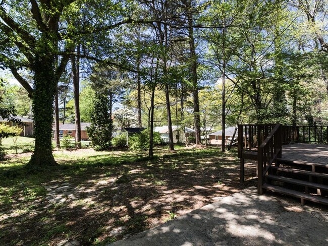 Building Photo - 2850 Parkwood Rd