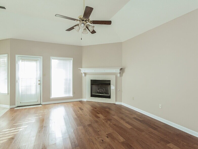 Building Photo - 8693 Bell Ridge Dr