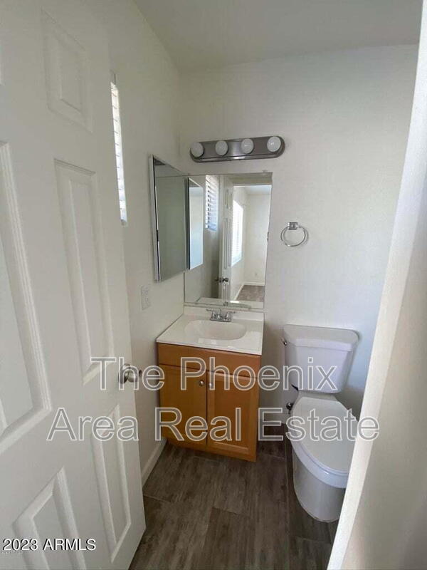 Building Photo - 303 W Mesquite St