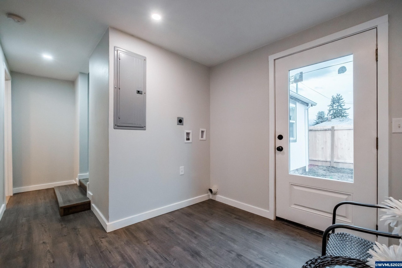 Building Photo - 440 S 6th St