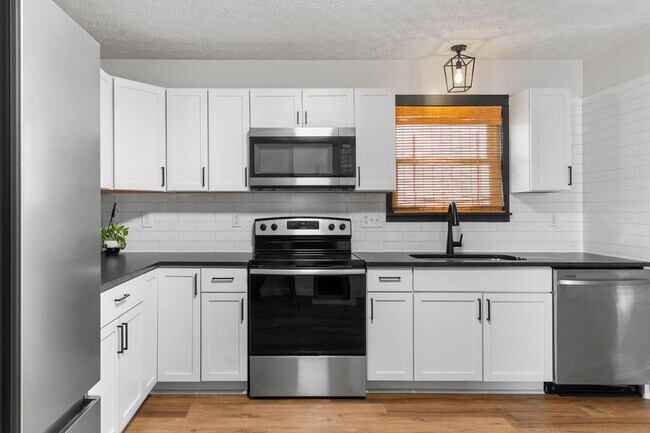 Building Photo - 2641 River Look Dr