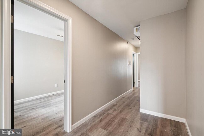 Building Photo - 655 N 33rd St