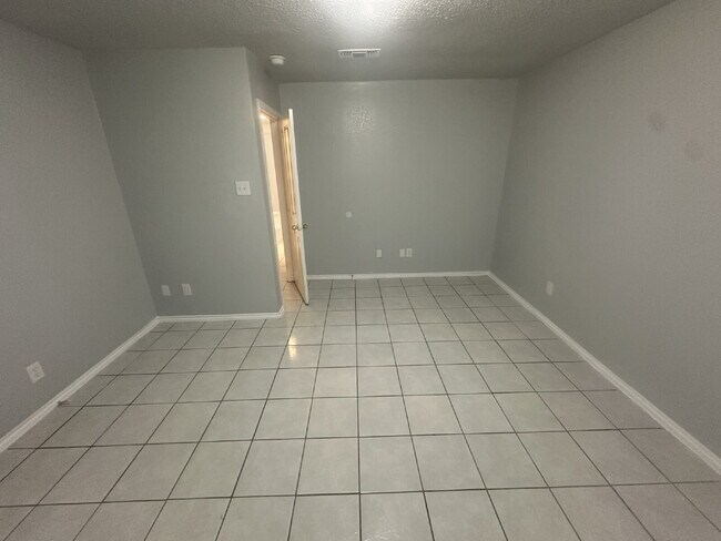 Building Photo - 1311 Hortencia Ave