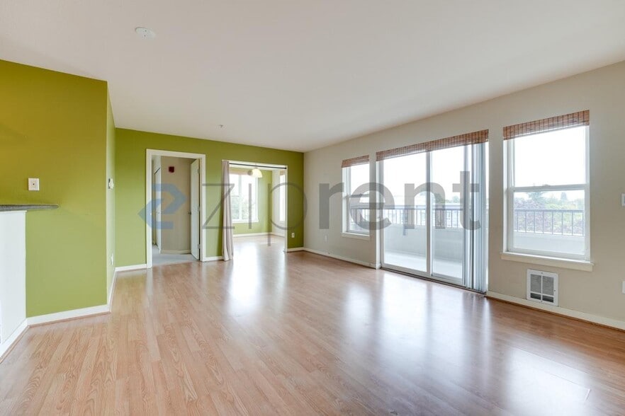 Building Photo - Unit 501