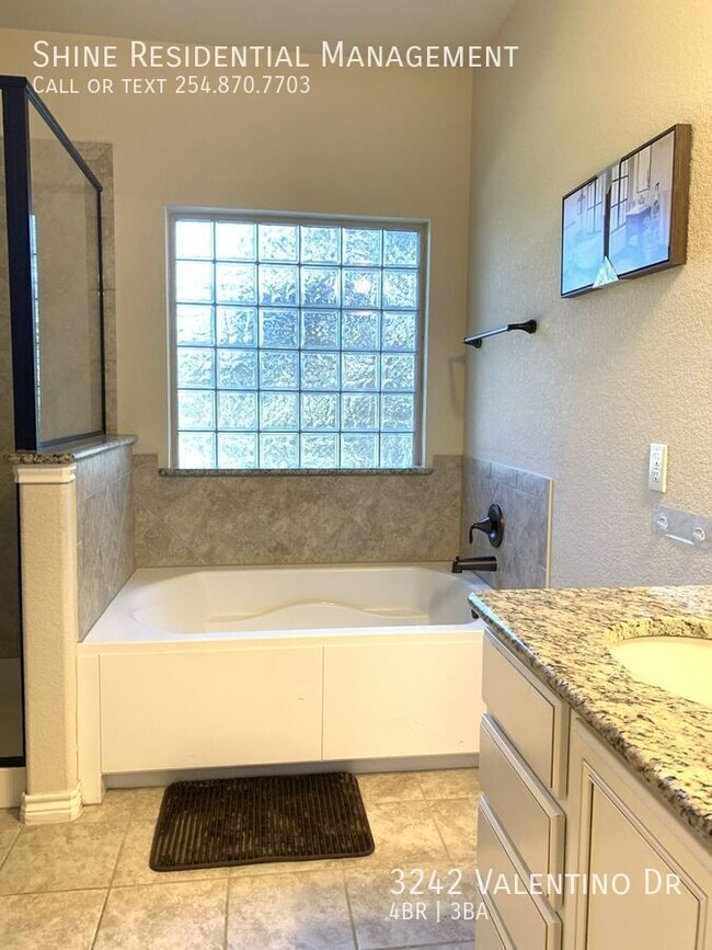 Building Photo - 3242 Valentino Dr