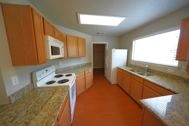 Building Photo - 2 Story Home Available in Cibolo! Realtor commission: $500
