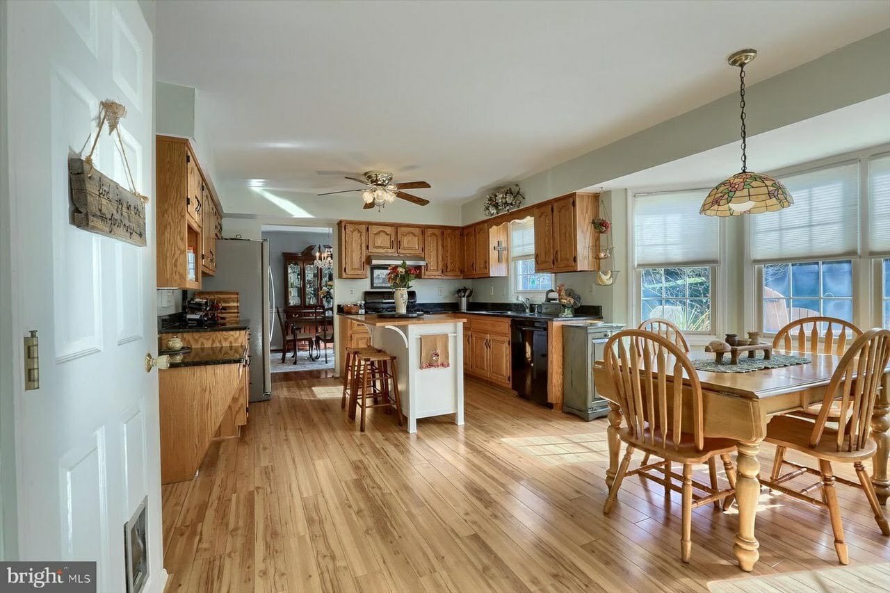 Building Photo - 19 Sycamore Dr