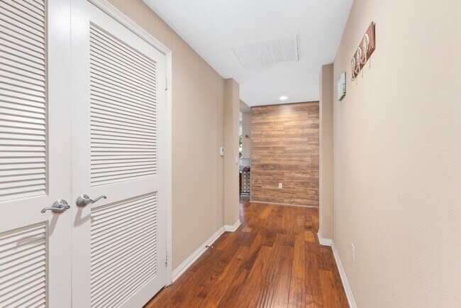 Building Photo - Richmond